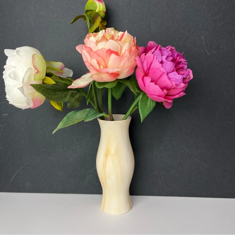UO Urban Outfitters Alia Resin Boho Marble Like Deco Hippie Art Farm Curvy Vase